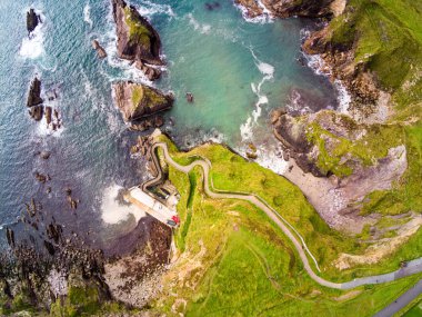 Dingle Yarımadası kafa üzerinde Dunquin Pier İrlanda üzerinden yukarıdan harika görünüm
