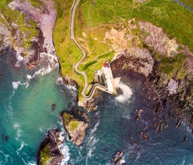 Dingle Yarımadası kafa üzerinde Dunquin Pier İrlanda üzerinde şaşırtıcı havadan görünümü