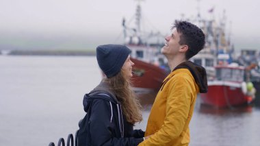 İki arkadaş aşık