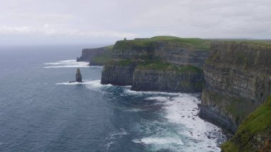 Moher harika kayalıklarla İrlanda