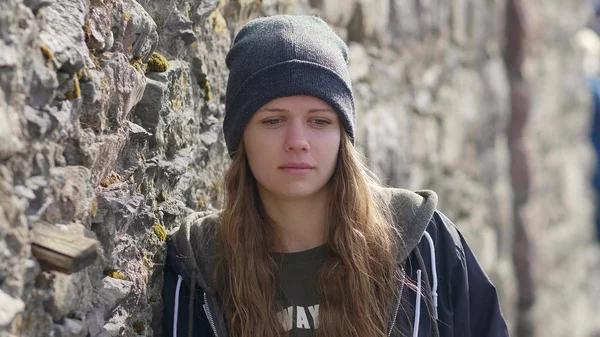 Close up tiro de uma menina triste perdido em pensamentos — Fotografia de Stock