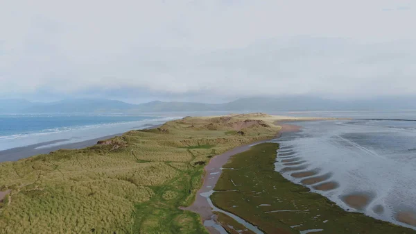 Пташиного польоту над дюни в Атлантичному узбережжі в Ірландії — стокове фото