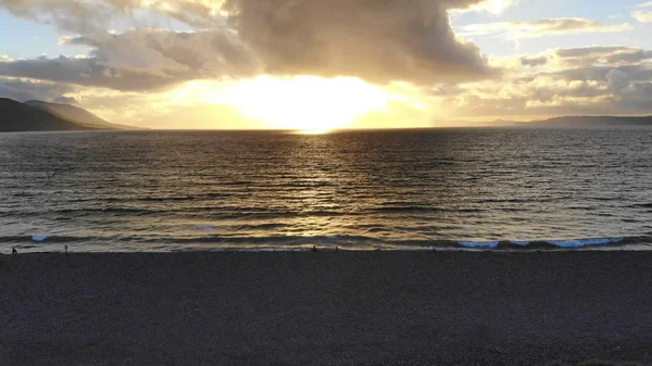 Golden sunset over the Atlantic ocean — Stock Photo, Image