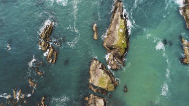 Dunquin İskelesi'İrlandalı west coast üzerinde şaşırtıcı havadan görünümü