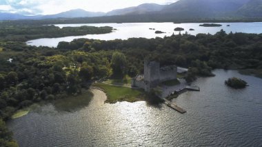 Arka ışık güzel Killarney Milli Parkı İrlanda