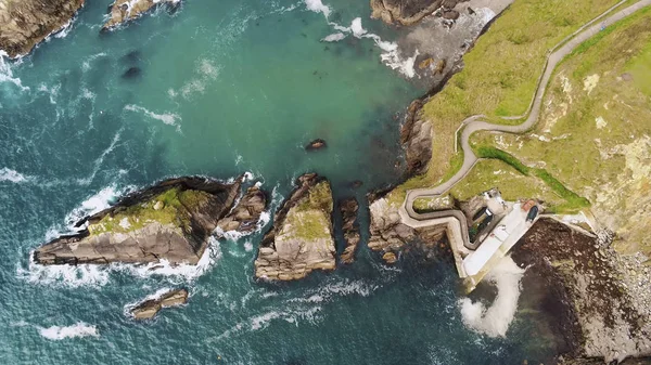 Piękny widok Drone Dunquin molo na zachodnim wybrzeżu Irlandii — Zdjęcie stockowe