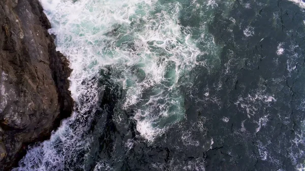 Aerial view over wild Atlantic Ocean water at steep cliffs — Stock Photo, Image