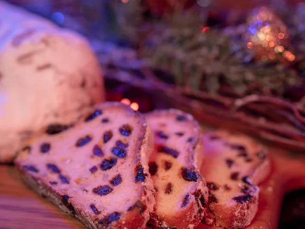 Leckere Scheiben Christstollen frisch gebacken — Stockfoto