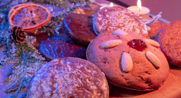 Lebkuchen, der berühmte Lebkuchen zu Weihnachten — Stockfoto