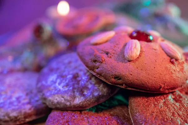 Lebkuchen, der berühmte Lebkuchen zu Weihnachten — Stockfoto