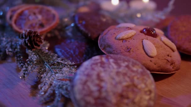 Typisch für Weihnachten der traditionelle Lebkuchen Lebkuchen — Stockvideo