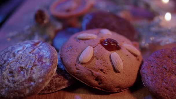 Typická pro vánoční perník tradiční německé lebkuchen — Stock video