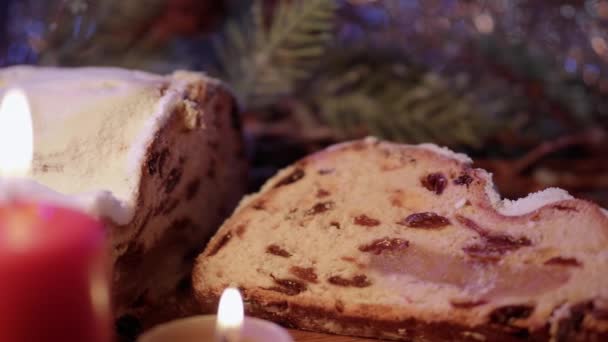 Christstollen der berühmte Weihnachtskuchen für die Feiertage — Stockvideo