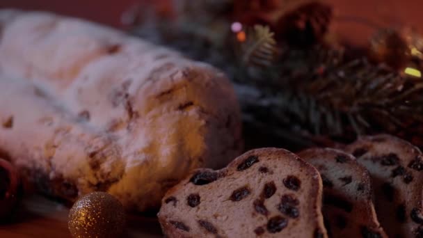 Tradiční vánoční stollen - slavný dort na Vánoce — Stock video