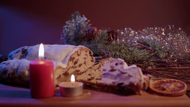 Navidad stollen el famoso pastel de Navidad para las vacaciones — Vídeos de Stock