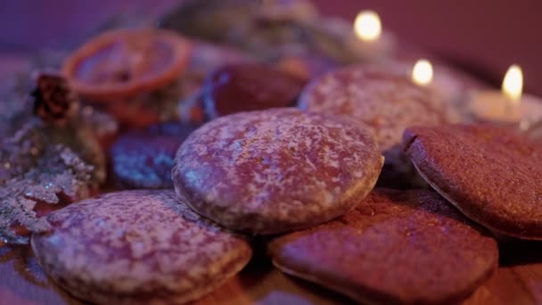 Typique pour Noël le pain d'épice traditionnel lebkuchen allemand — Video