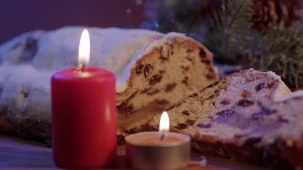 Christstollen der berühmte Weihnachtskuchen für die Feiertage — Stockvideo