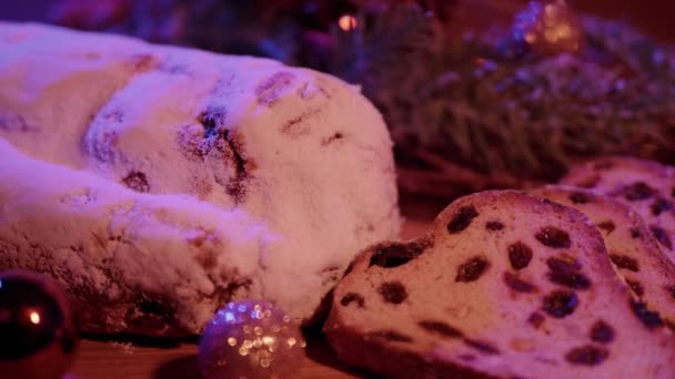 Nahaufnahme vom Christstollen — Stockvideo