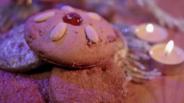 Kerst peperkoek traditionele Duitse lebkuchen — Stockvideo