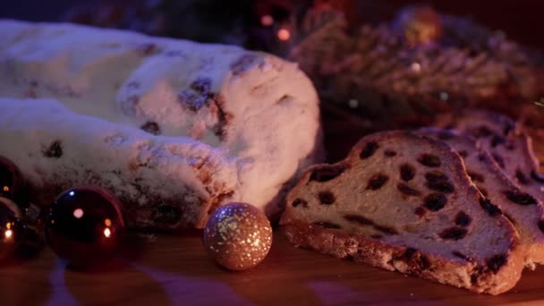 Navidad stollen el famoso pastel de Navidad para las vacaciones — Vídeo de stock