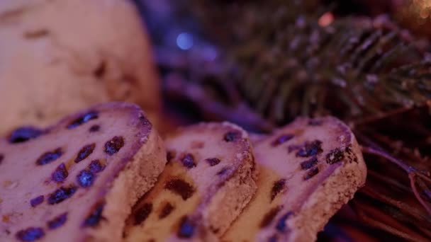 Fresco de la panadería de Navidad - tradicional stollen — Vídeos de Stock