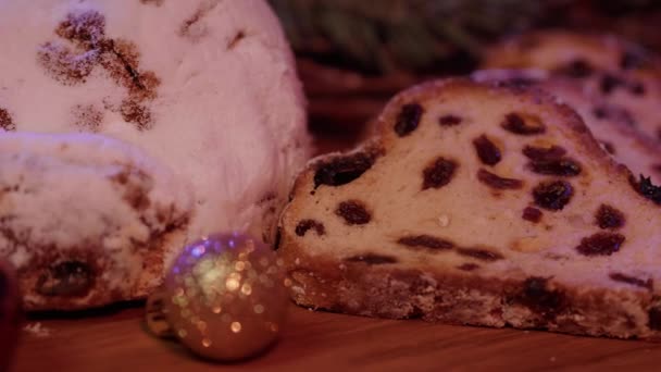 Deliciosas Fatias Natal Stollen Fresco Assado — Vídeo de Stock