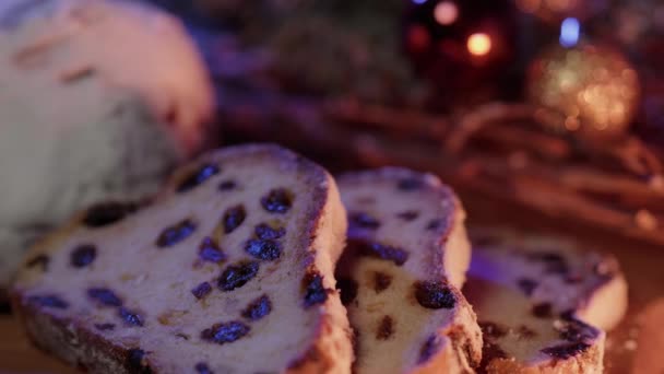 Tradicional Navidad stollen - el pastel famoso para la Navidad — Vídeos de Stock