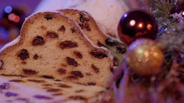 Tradiční vánoční stollen - slavný dort na Vánoce — Stock video