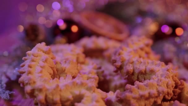 在美丽的装饰圣诞饼干的特写镜头 — 图库视频影像