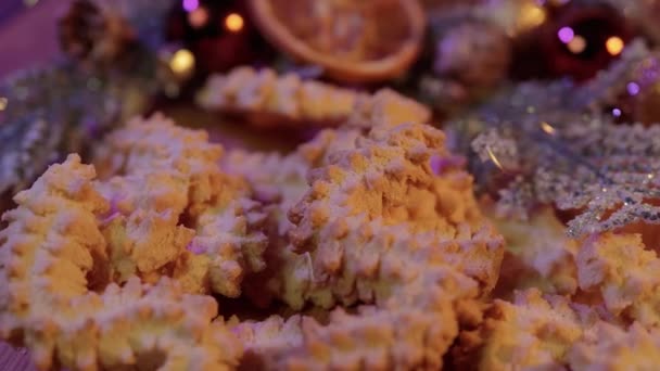 在美丽的装饰圣诞饼干的特写镜头 — 图库视频影像