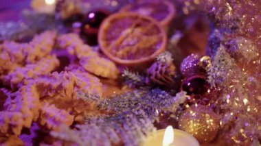 Kurabiye ve spritz bisküvi ile tipik Noel arka plan