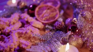 Kurabiye ve spritz bisküvi ile güzel Noel plaka