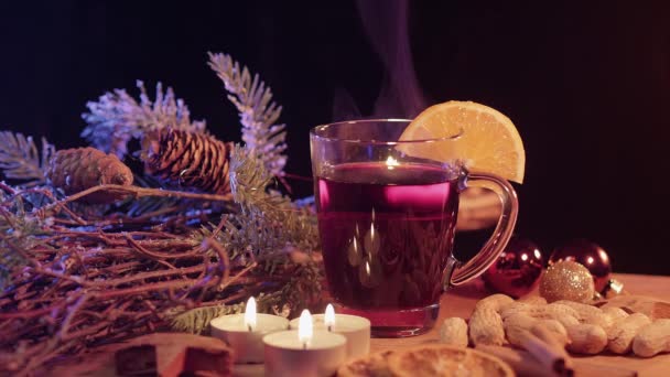 Punch al vino rosso caldo e speziato per Natale — Video Stock
