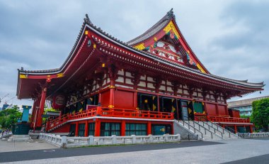 Tokyo 'daki en ünlü tapınak Asakusa' daki Senso-Ji Tapınağı.