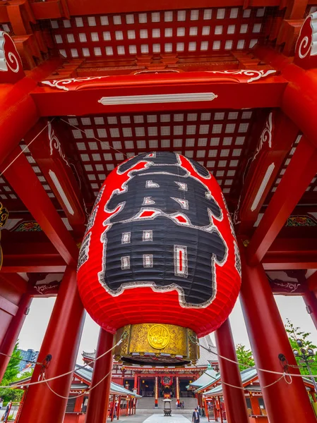Tokió leghíresebb temploma - A Senso-Ji templom Asakusa-ban — Stock Fotó