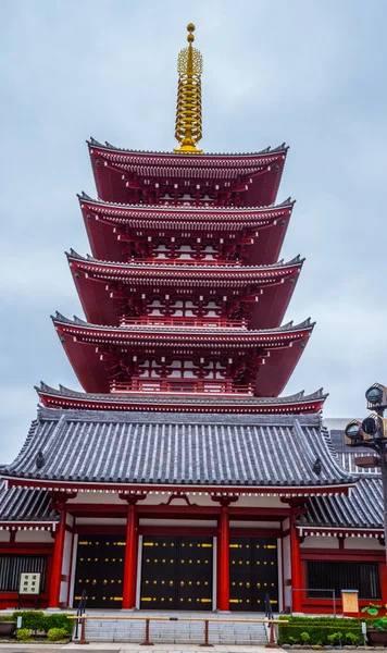 Amazing Pagoda at famous Sensoji temple in Tokyo Asakusa — Stock Photo, Image