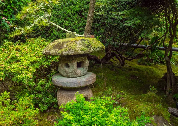 가마쿠라에서 아름 다운 작은 일본 정원 — 스톡 사진