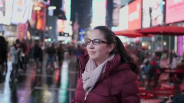 New York Times adlı genç kadın gece tarafından
