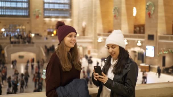 Дві дівчинки на екскурсію до Нью-Йорку — стокове відео