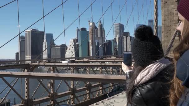 Úžasný výhled na panorama z New Yorku Brooklyn Bridge — Stock video