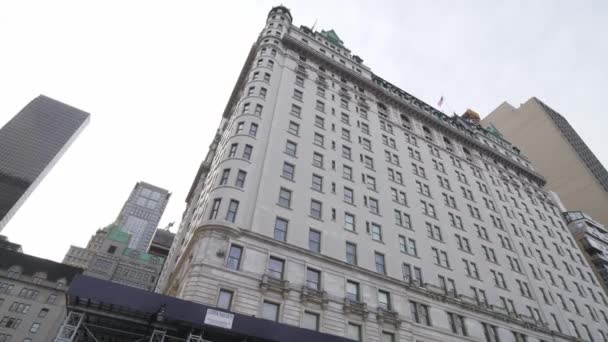 Beroemde Plaza Hotel in New York — Stockvideo
