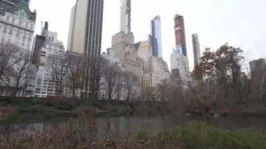 Manhattan içinde gökdelenler için Merkez Parkı'ndan görüntüleyin