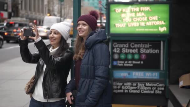 Dos Chicas Tour Turístico Nueva York Fotografía Viaje — Vídeo de stock