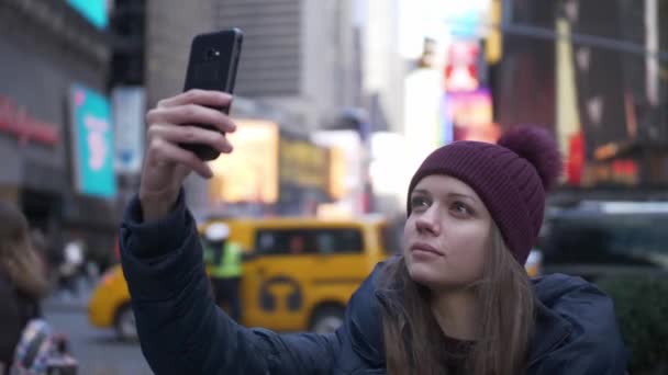 Csodálatos New York City fiatalok egy városnéző túrára — Stock videók