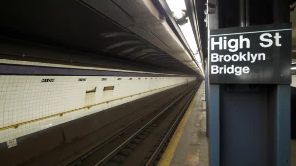Brooklyn Bridge subway station at High Street — Stock Video