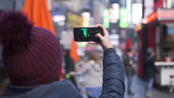 New York'a bir tatil gezisinde genç Türk kız — Stok video