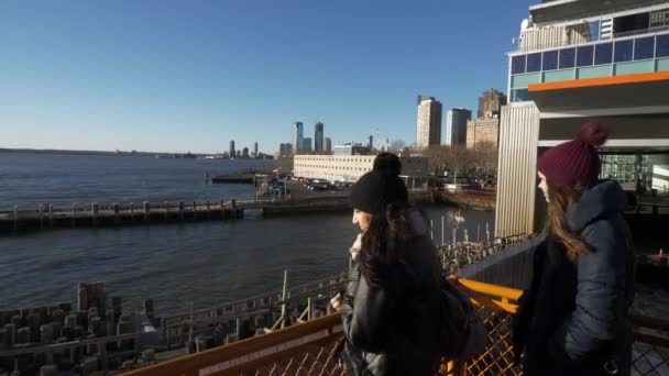 Two girls ride the Staten Island Ferry on a sunny day — Stock Video
