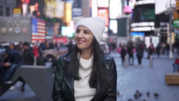 Menina turca jovem em uma viagem de férias para Nova York — Vídeo de Stock