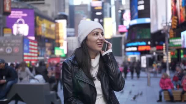Turks meisje op een vakantiereis naar New York — Stockvideo