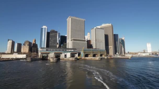 Erstaunliche manhattan skyline stadtblick vom hudson river — Stockvideo